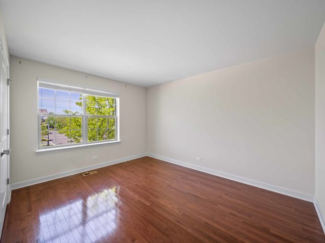 2021 Dauntless Drive, Glenview, IL 60026
