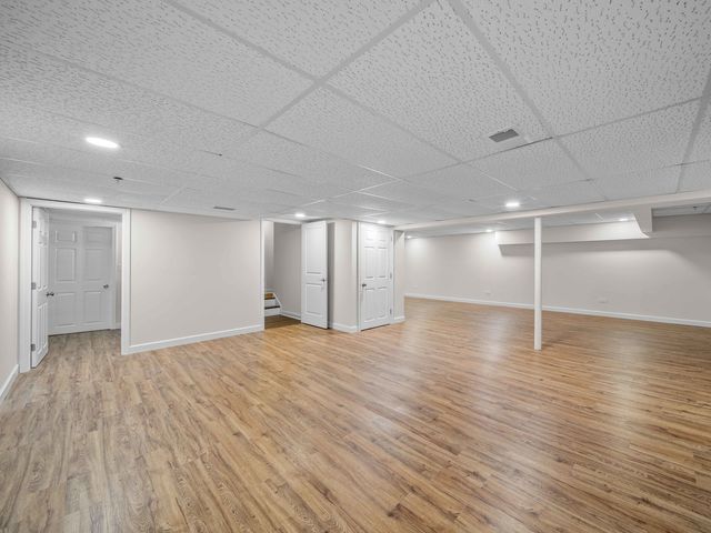 2021 Dauntless Drive, Glenview, IL 60026