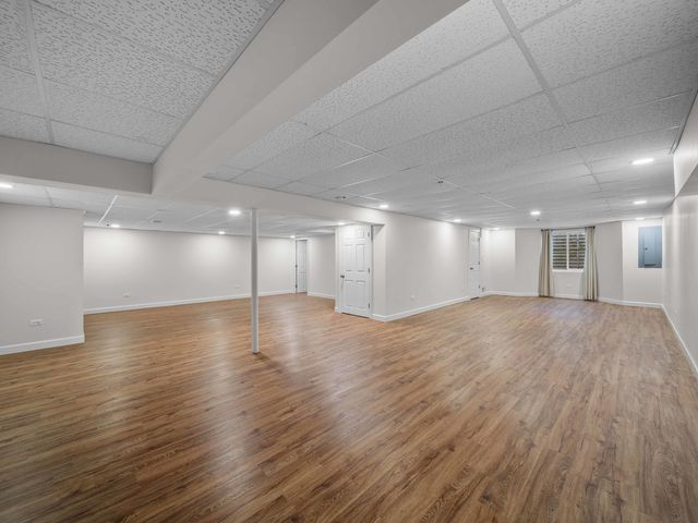 2021 Dauntless Drive, Glenview, IL 60026