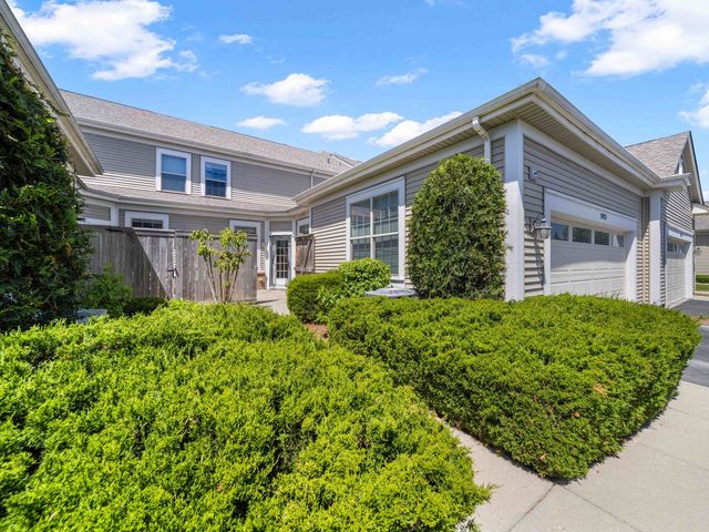 2021 Dauntless Drive, Glenview, IL 60026