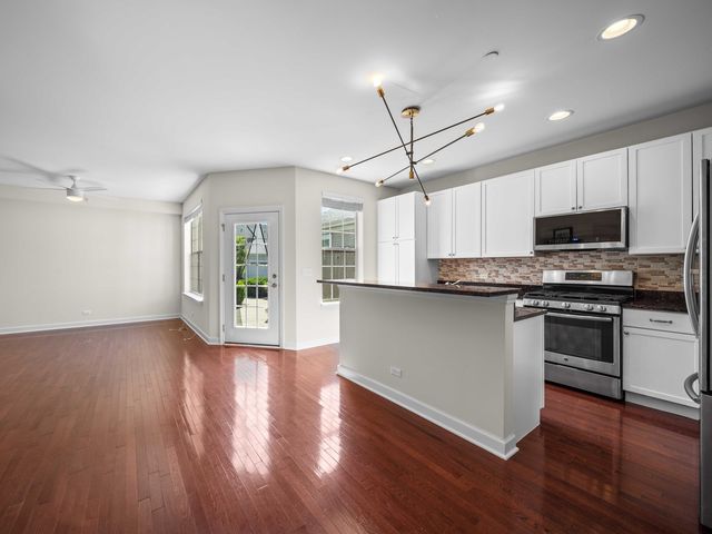 2021 Dauntless Drive, Glenview, IL 60026
