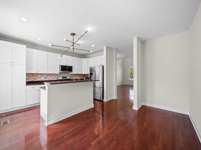 2021 Dauntless Drive, Glenview, IL 60026