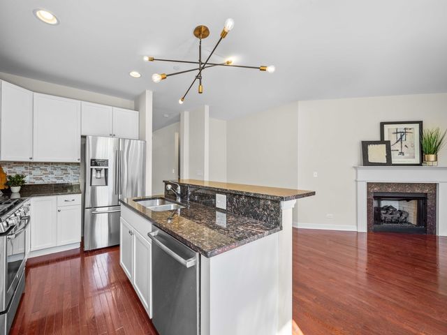 2021 Dauntless Drive, Glenview, IL 60026