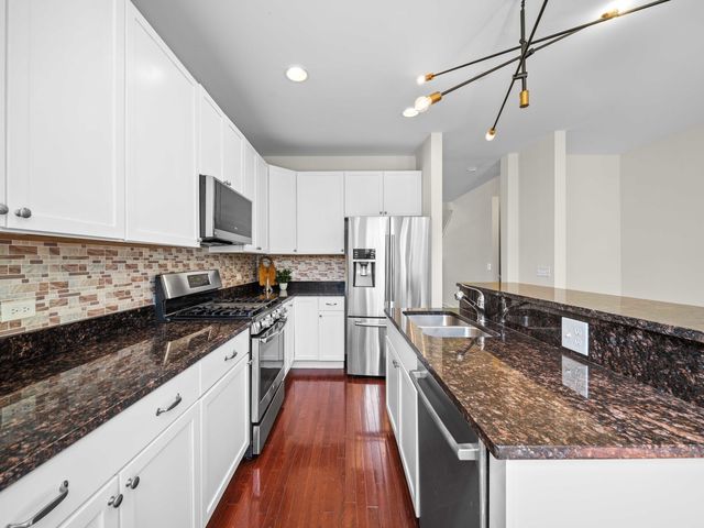 2021 Dauntless Drive, Glenview, IL 60026