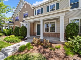 2021 Dauntless Drive, Glenview, IL 60026