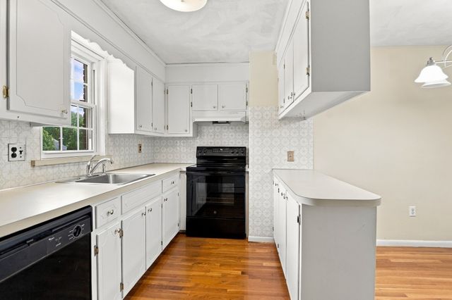 132 Parker St H6, Acton, MA 01720