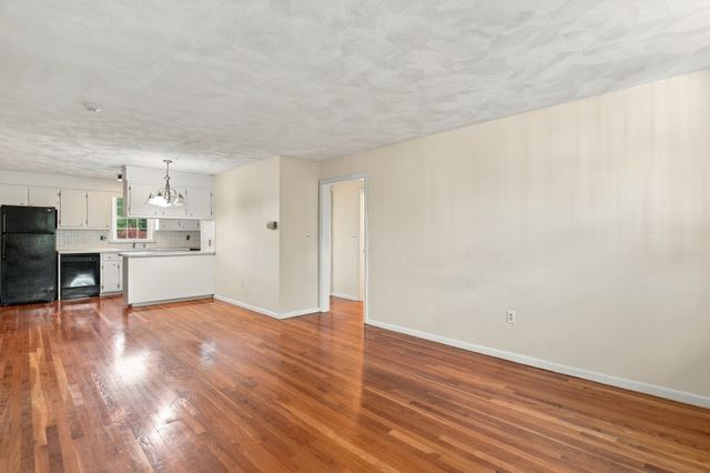 132 Parker St H6, Acton, MA 01720