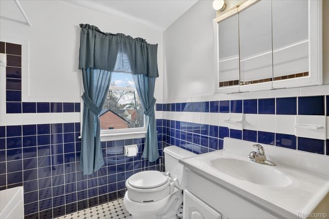 609 Everett Drive, Lansing, MI 48915