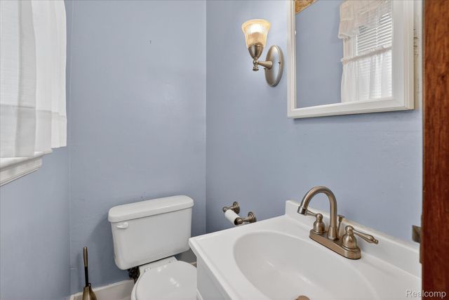 609 Everett Drive, Lansing, MI 48915