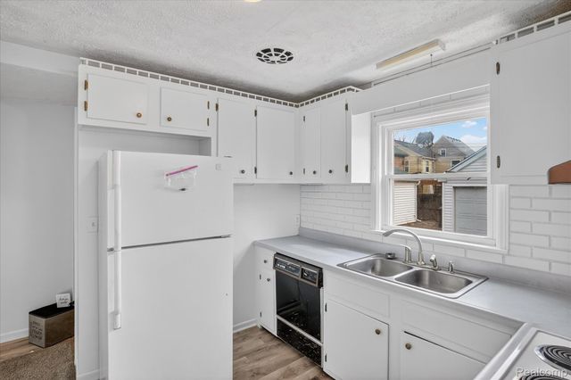 609 Everett Drive, Lansing, MI 48915