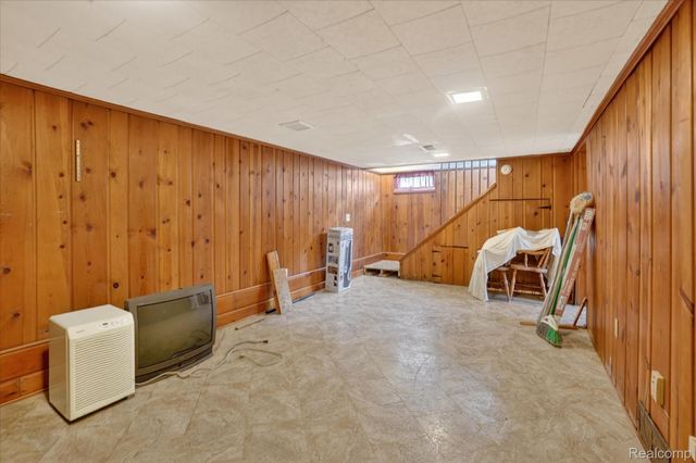 609 Everett Drive, Lansing, MI 48915