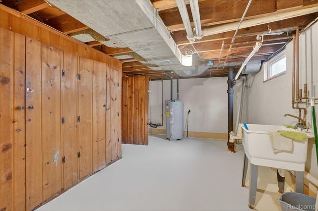 609 Everett Drive, Lansing, MI 48915