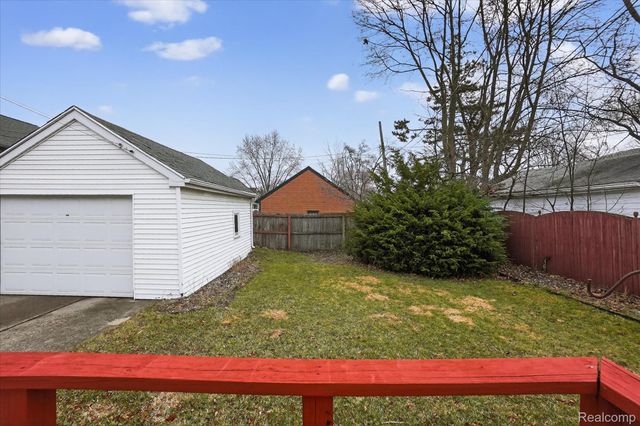 609 Everett Drive, Lansing, MI 48915