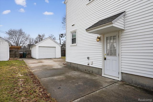 609 Everett Drive, Lansing, MI 48915