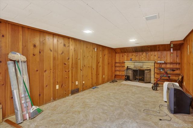 609 Everett Drive, Lansing, MI 48915