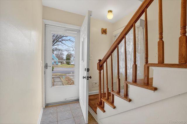 609 Everett Drive, Lansing, MI 48915