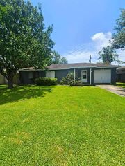2721 27th Avenue N, Texas City, TX 77590