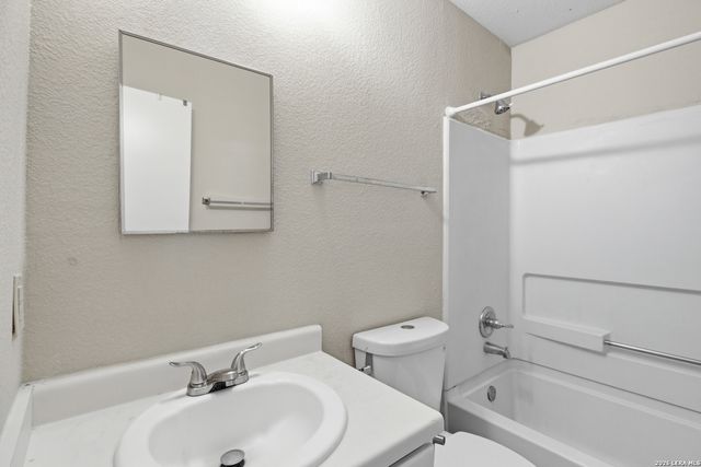 30 McLennan Oak, San Antonio, TX 78240