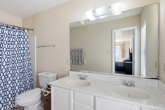 30 McLennan Oak, San Antonio, TX 78240