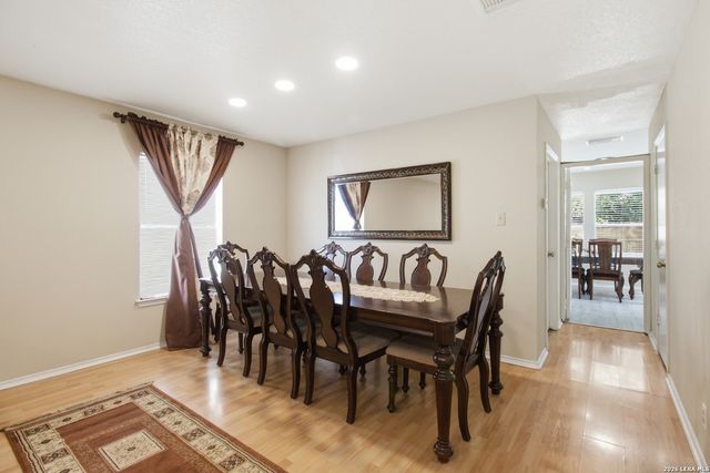 30 McLennan Oak, San Antonio, TX 78240