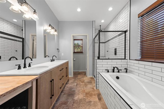 111 1st E, South Bend, WA 99586