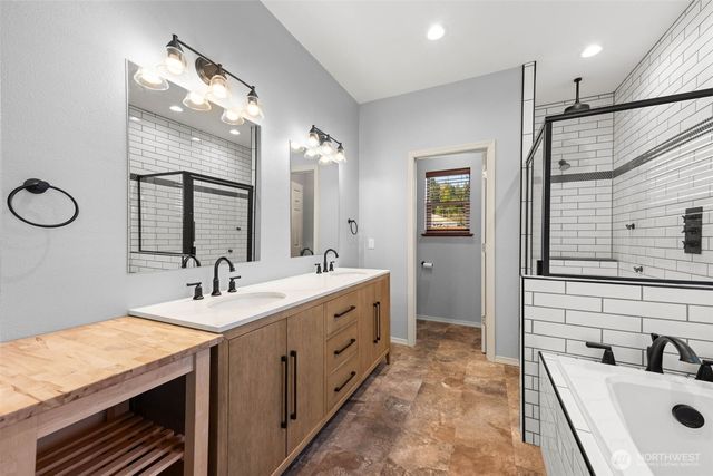 111 1st E, South Bend, WA 99586