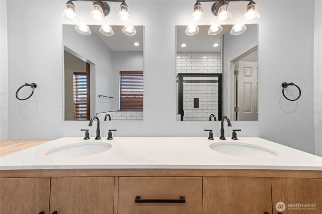 111 1st E, South Bend, WA 99586