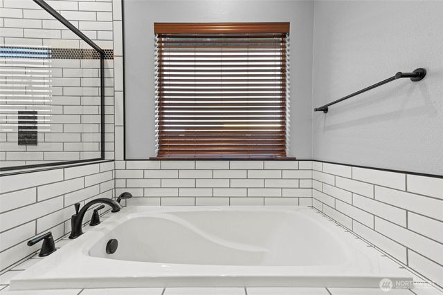 111 1st E, South Bend, WA 99586