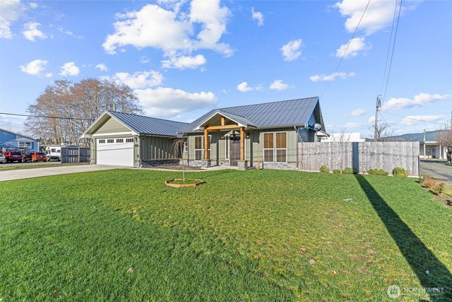 111 1st E, South Bend, WA 99586