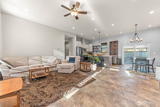 111 1st E, South Bend, WA 99586