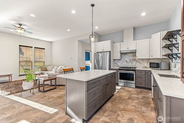 111 1st E, South Bend, WA 99586