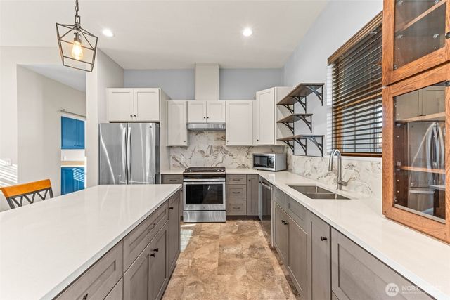 111 1st E, South Bend, WA 99586