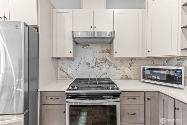 111 1st E, South Bend, WA 99586