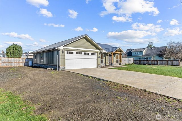 111 1st E, South Bend, WA 99586