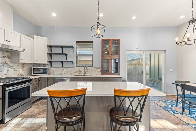 111 1st E, South Bend, WA 99586