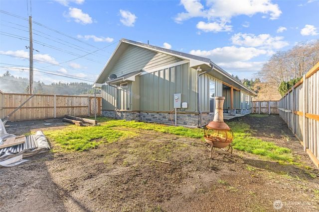 111 1st E, South Bend, WA 99586