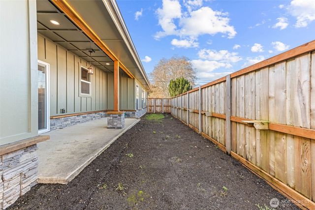 111 1st E, South Bend, WA 99586