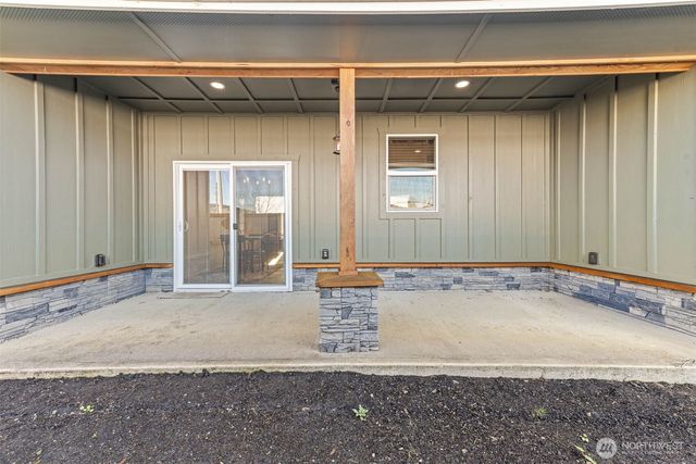 111 1st E, South Bend, WA 99586