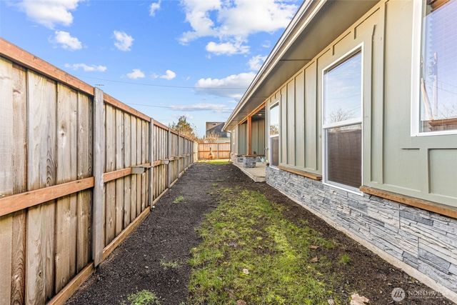 111 1st E, South Bend, WA 99586