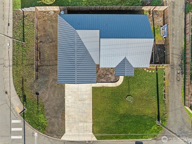 111 1st E, South Bend, WA 99586