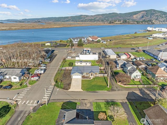 111 1st E, South Bend, WA 99586