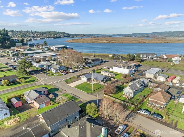 111 1st E, South Bend, WA 99586