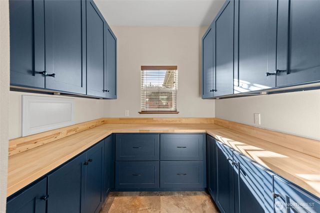 111 1st E, South Bend, WA 99586