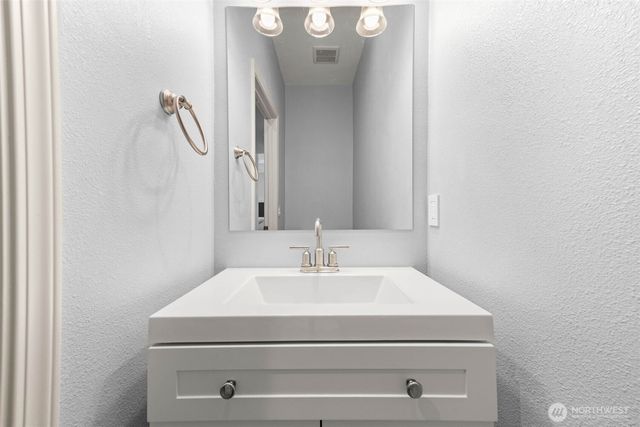 111 1st E, South Bend, WA 99586