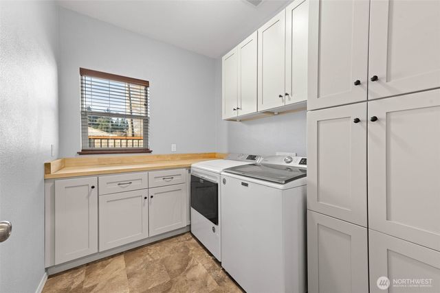 111 1st E, South Bend, WA 99586