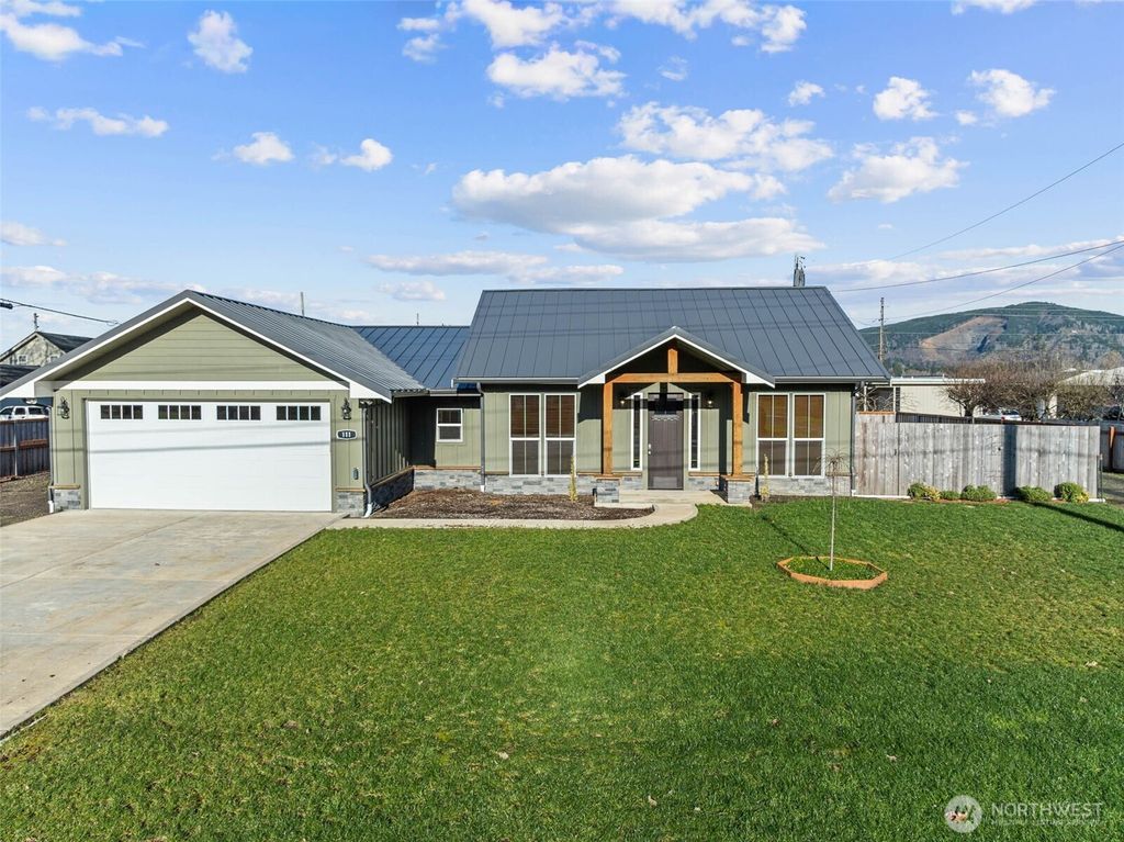 111 1st E, South Bend, WA 99586