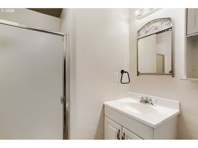 1675 Ne JUNIPER Ave, Gresham, OR 97030