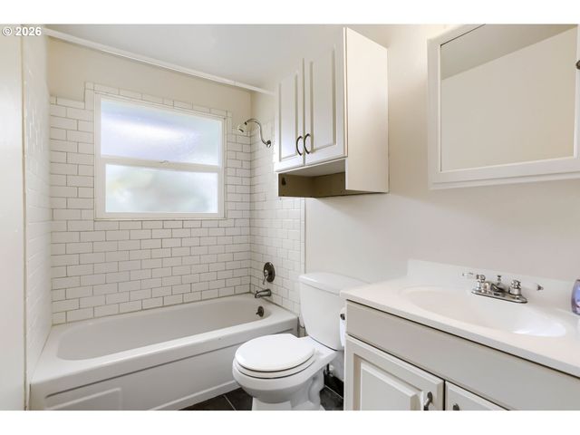 1675 Ne JUNIPER Ave, Gresham, OR 97030