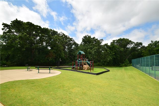 550 Trailwood Circle, Centerton, AR 72719