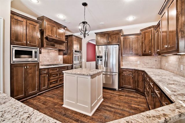 550 Trailwood Circle, Centerton, AR 72719